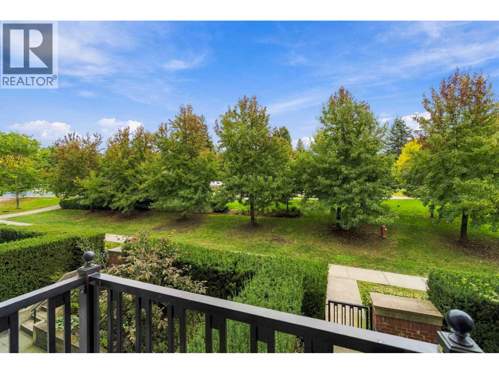 212 555 FOSTER AVENUE, Coquitlam - Image 1