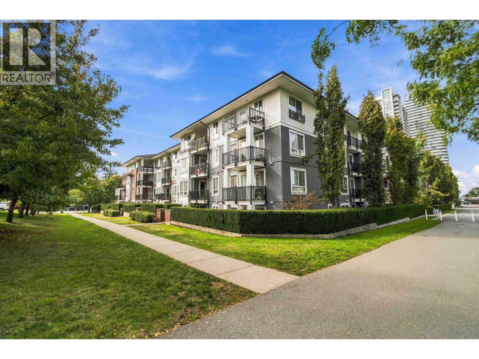 212 555 FOSTER AVENUE, Coquitlam - Image 1