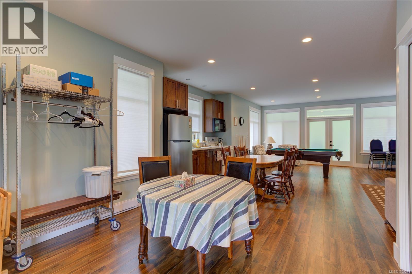 #21 300 Grosskleg Way - 36