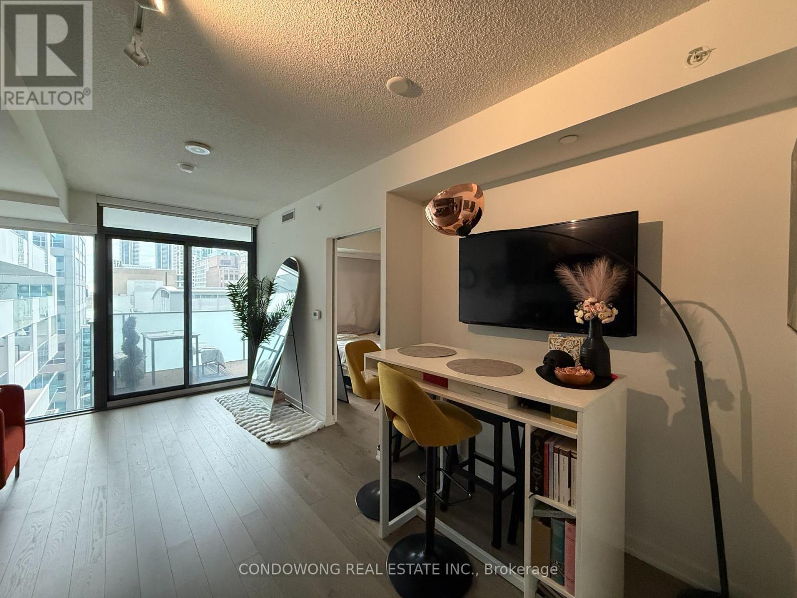 25 Richmond Street East — photo 2