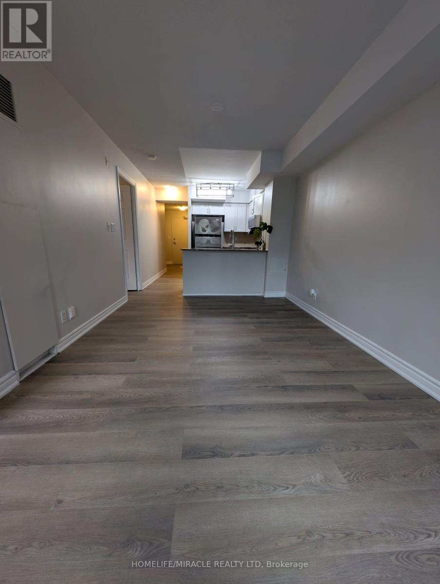 225 Wellesley Street — photo 10