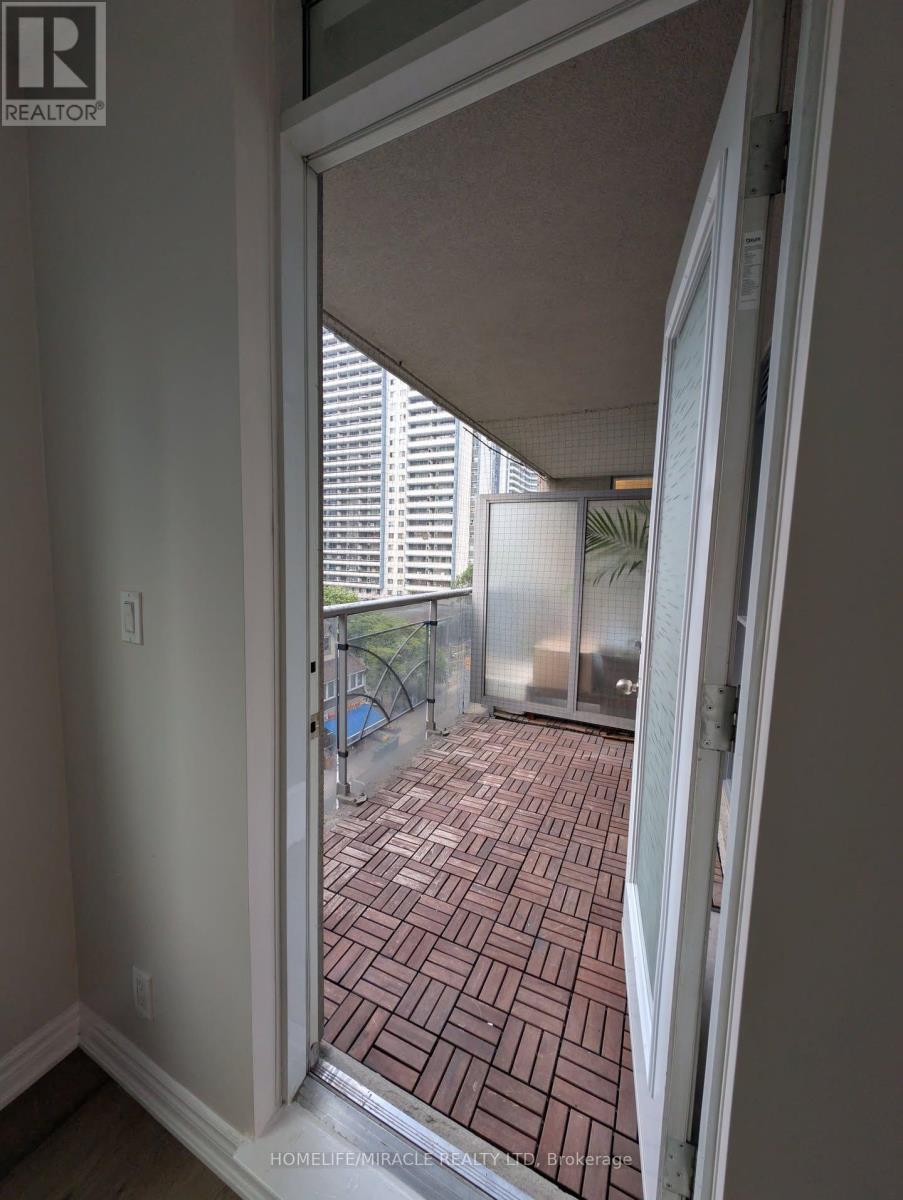 225 Wellesley Street — photo 12