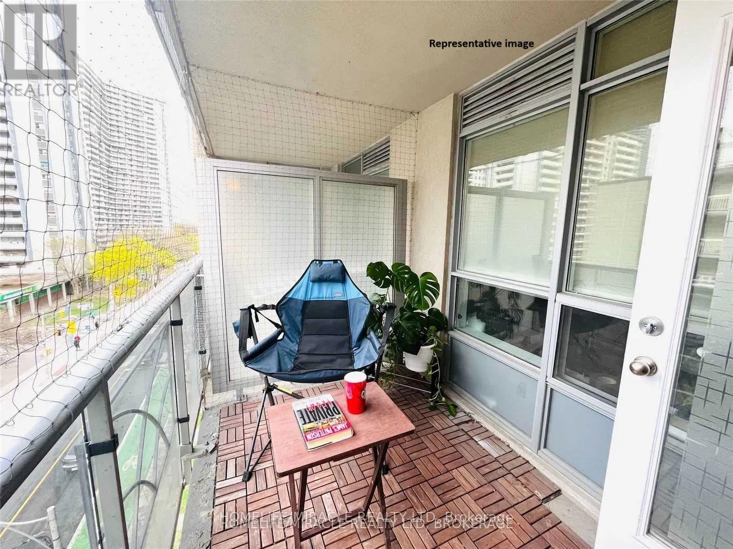 225 Wellesley Street — photo 13