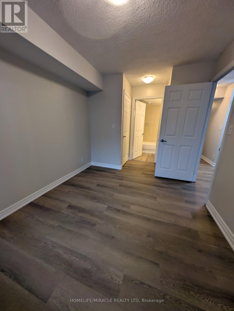 225 Wellesley Street — photo 15