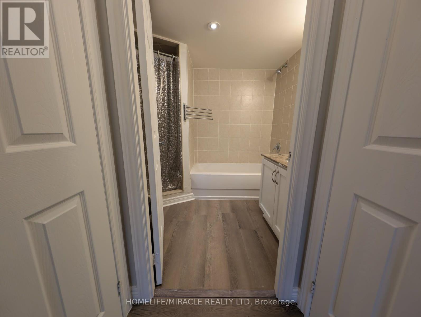 225 Wellesley Street — photo 20