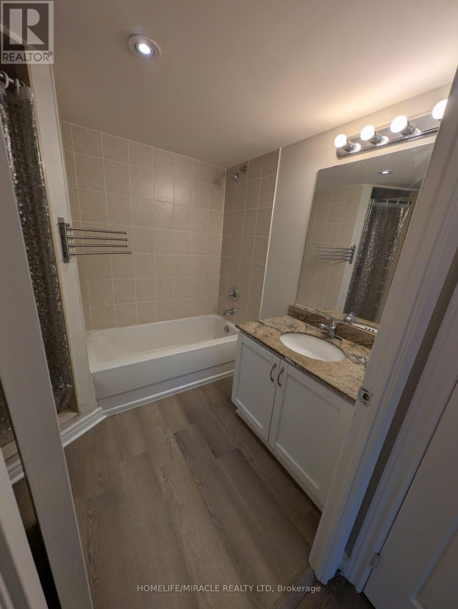 225 Wellesley Street — photo 21