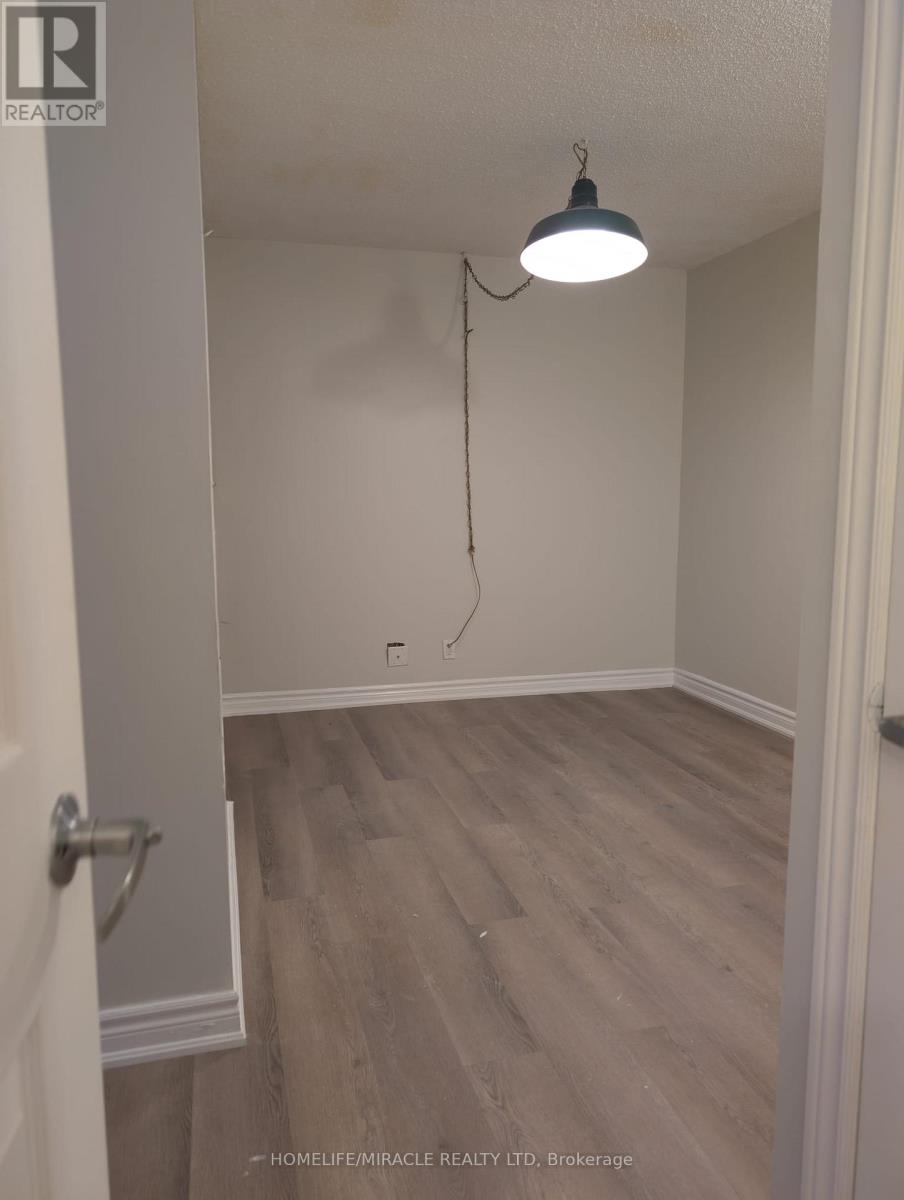 225 Wellesley Street — photo 23