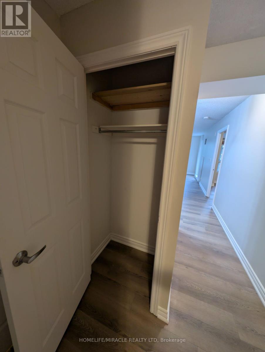 225 Wellesley Street — photo 24