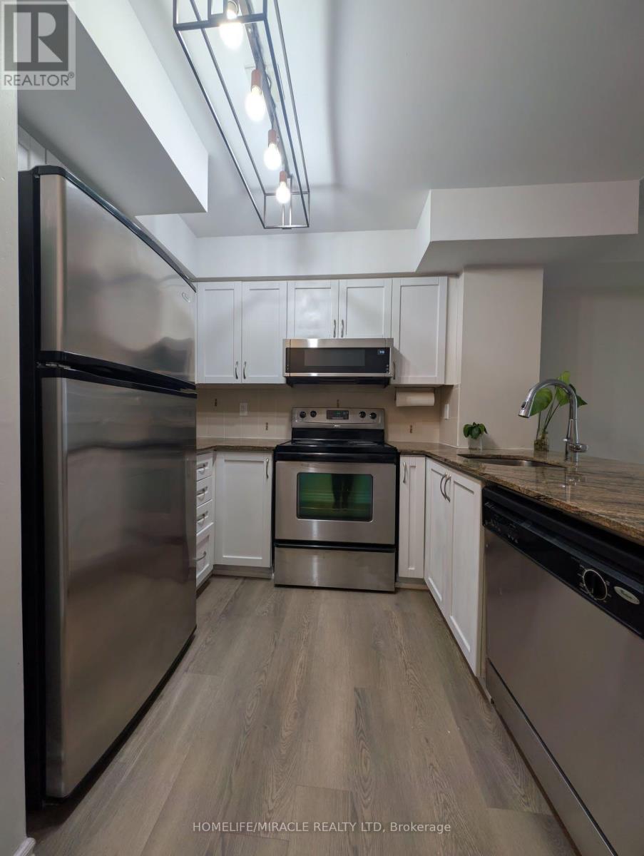 225 Wellesley Street — photo 8