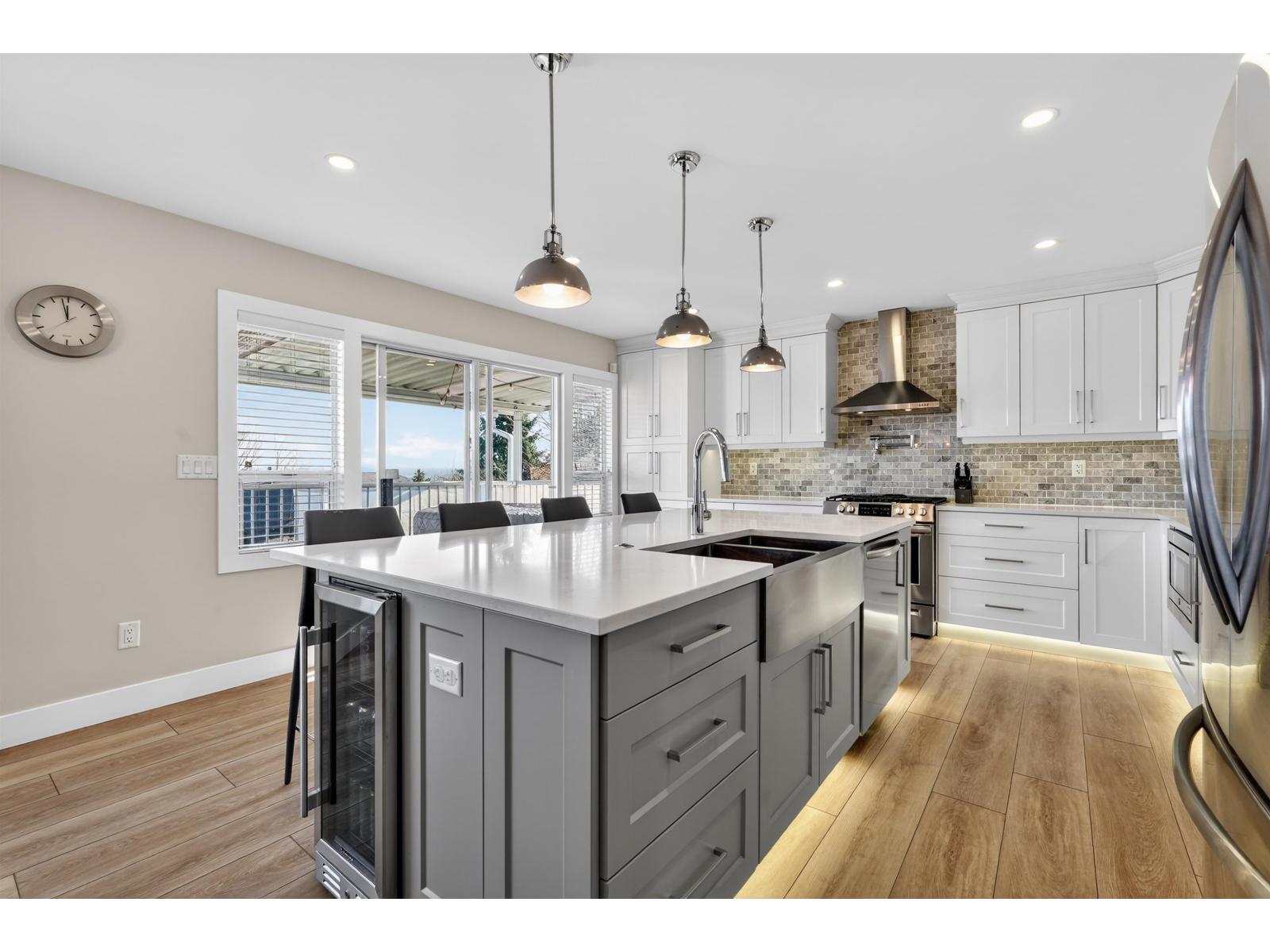 5 Bed, 4 Bath House for Sale in Surrey – 6260 191A STREET, Surrey – MLS# R3175363 - Image 2