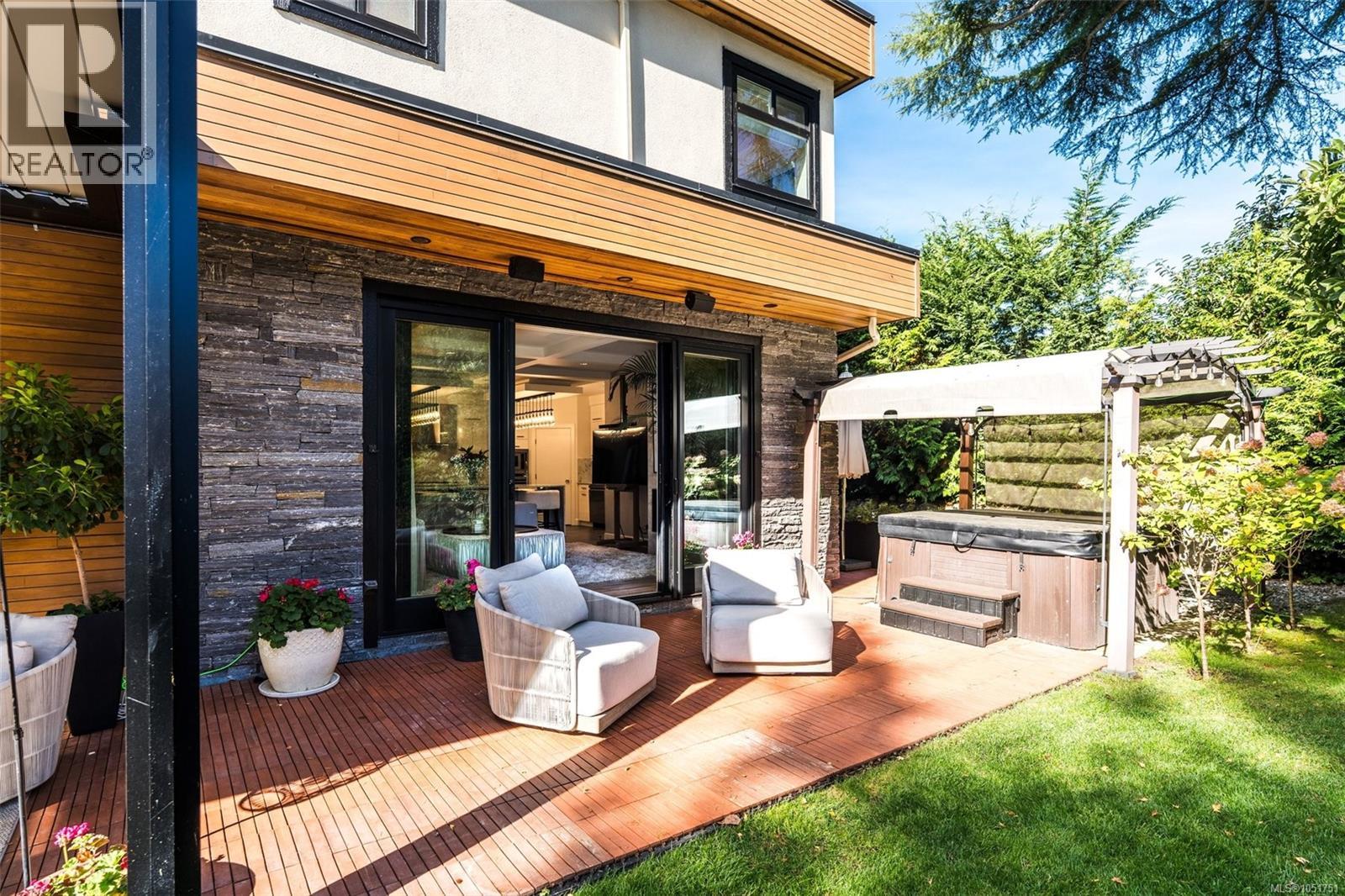  3015 Eastdowne Road, Oak Bay
