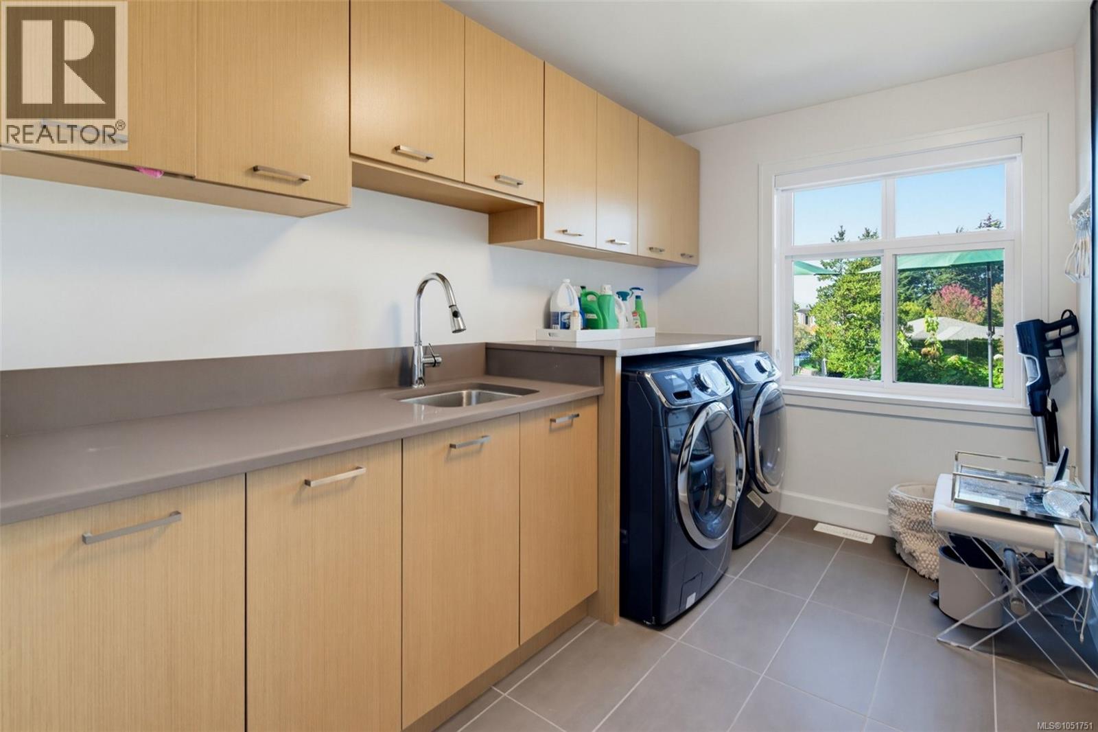  3015 Eastdowne Road, Oak Bay