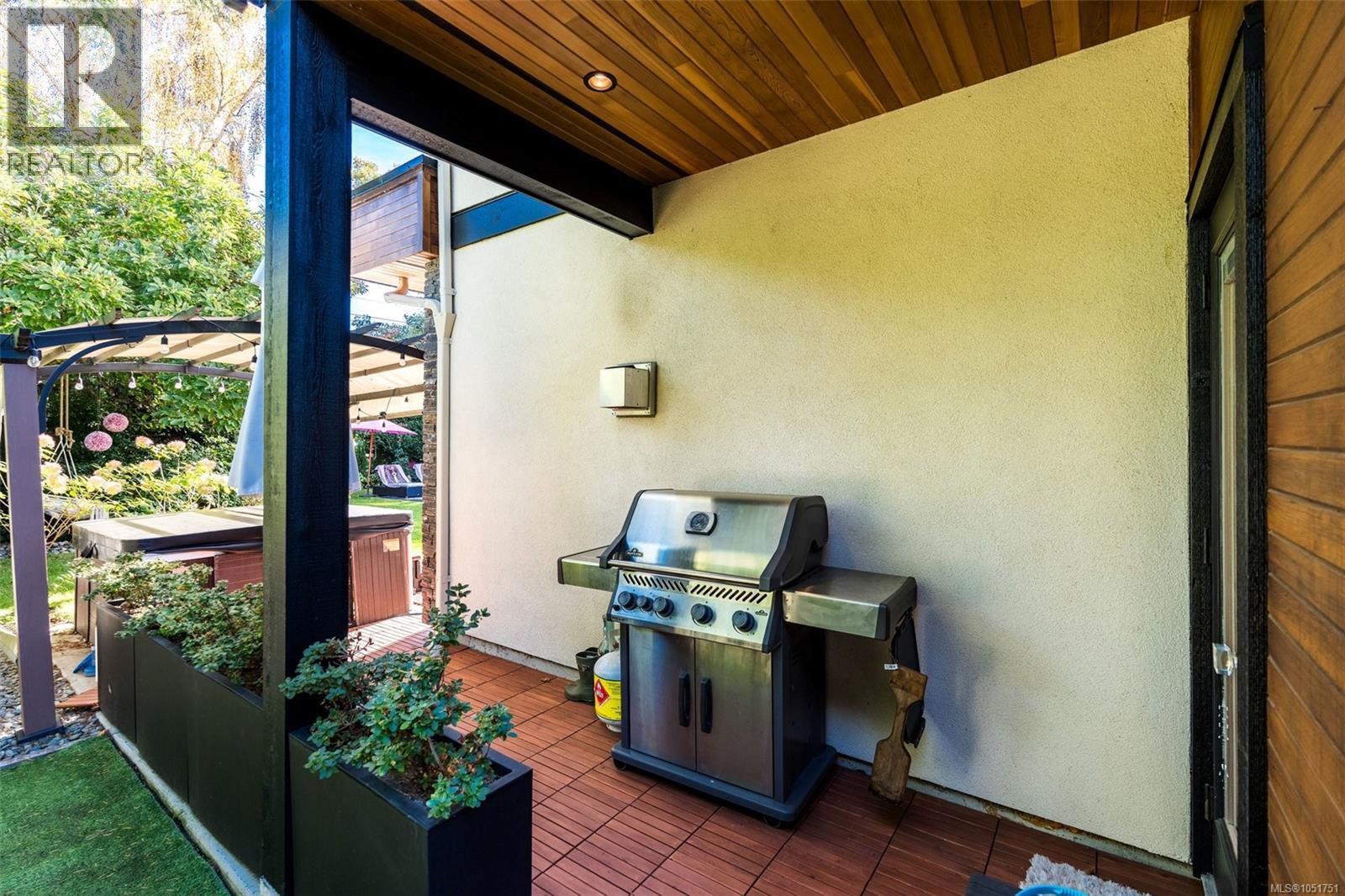  3015 Eastdowne Road, Oak Bay