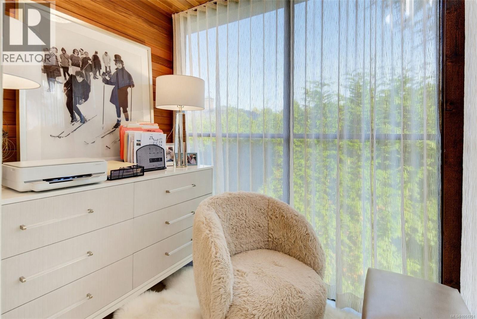  3015 Eastdowne Road, Oak Bay