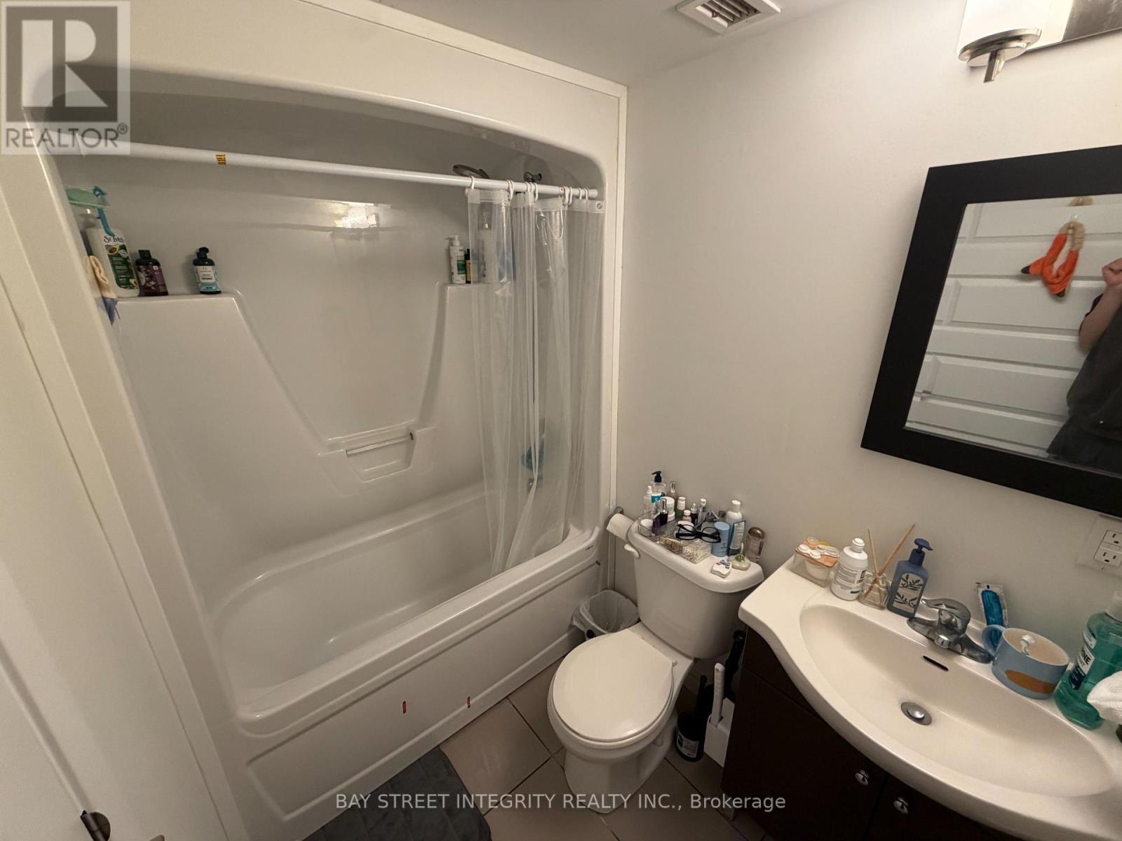#902 158 KING STREET - 10