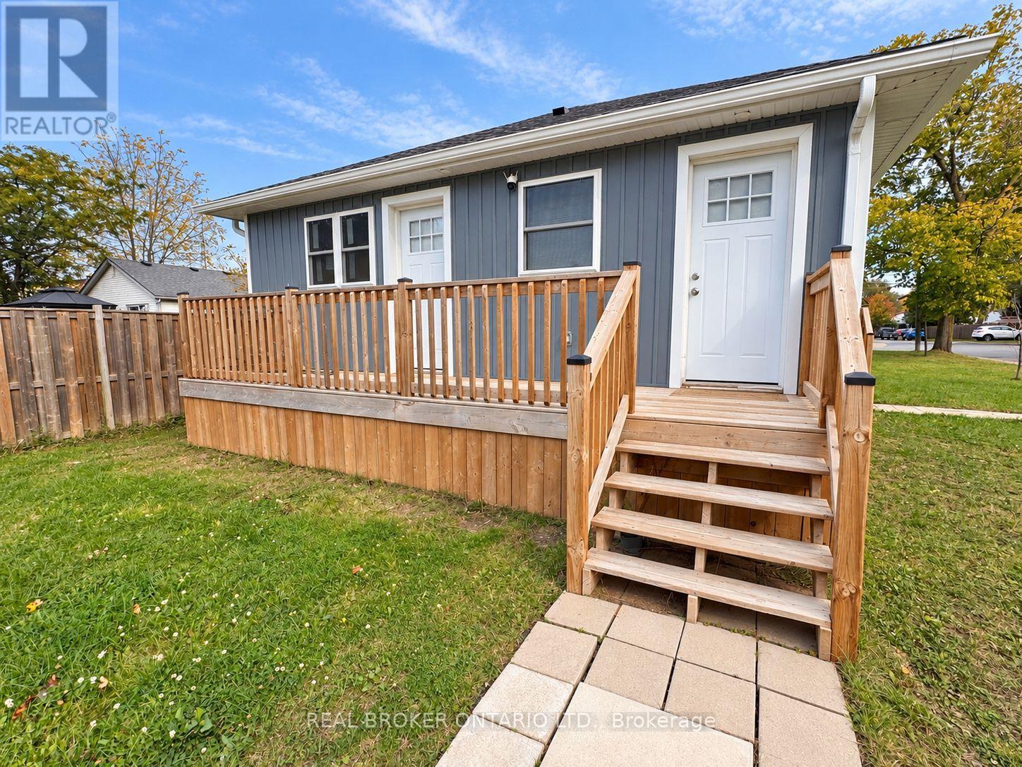 UNIT B - 15 KEELE STREET, St. Catharines (Burleigh Hill)