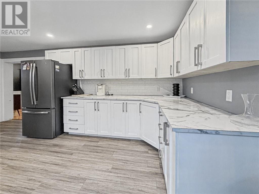 282 Syroid Street — photo 10