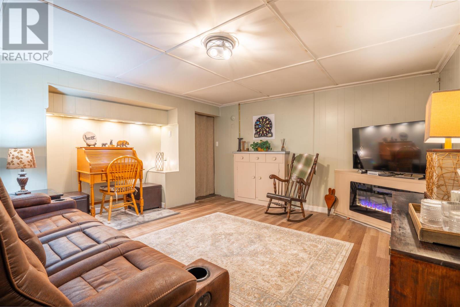 182 Lake ST - 21
