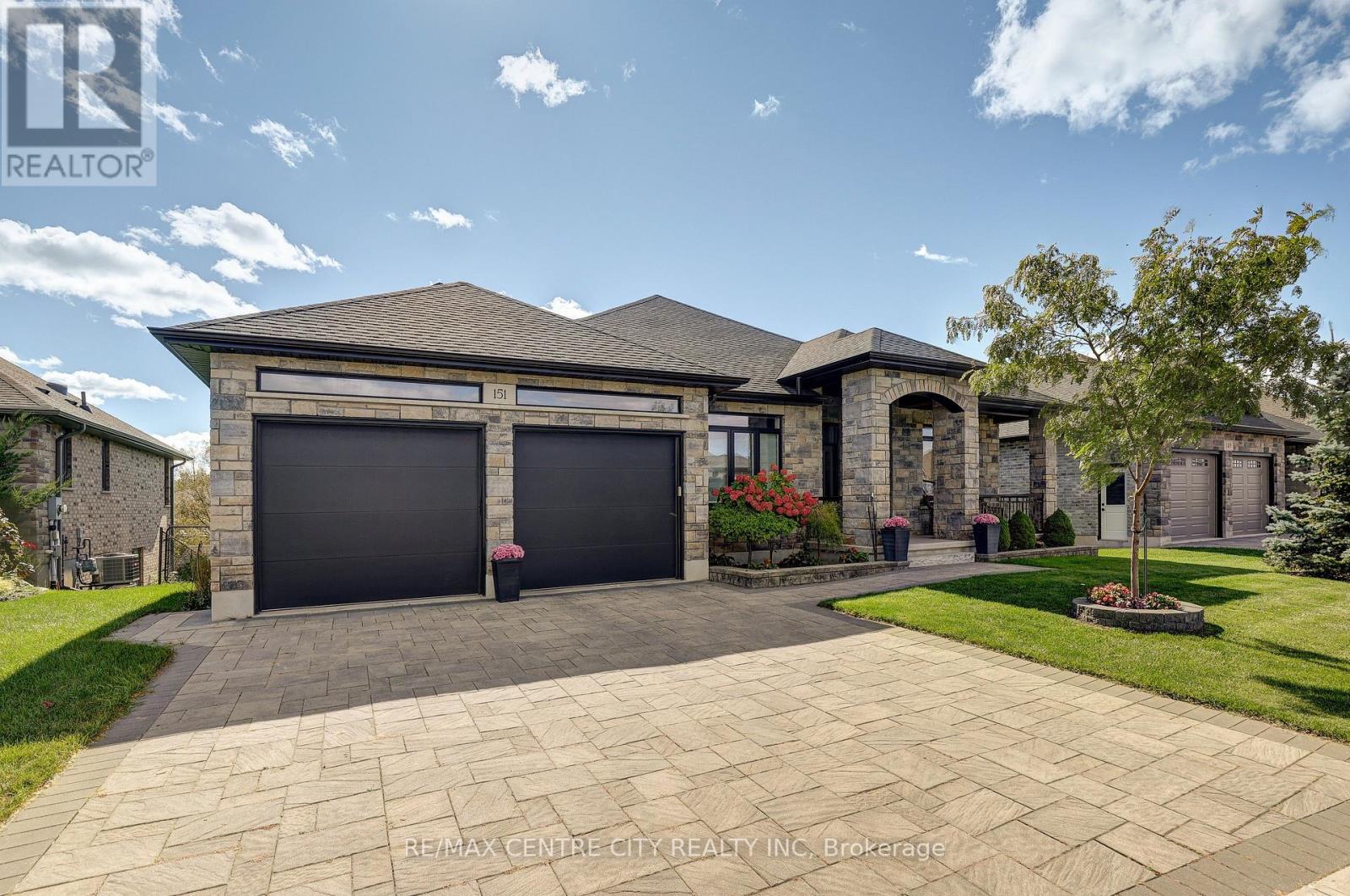 151 Robin Ridge Drive — photo 2