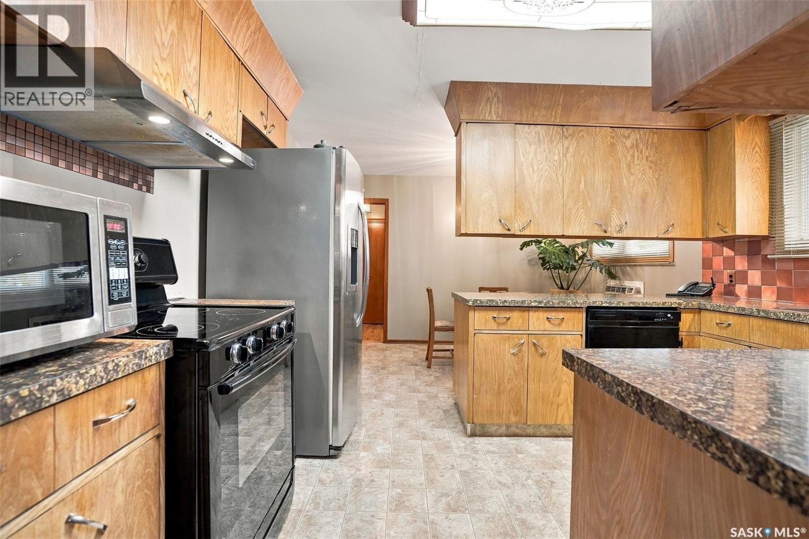 4002 Elphinstone STREET - 8