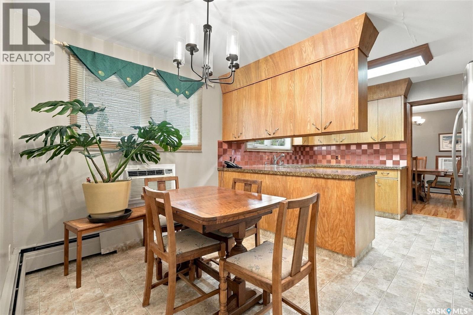 4002 Elphinstone STREET - 11