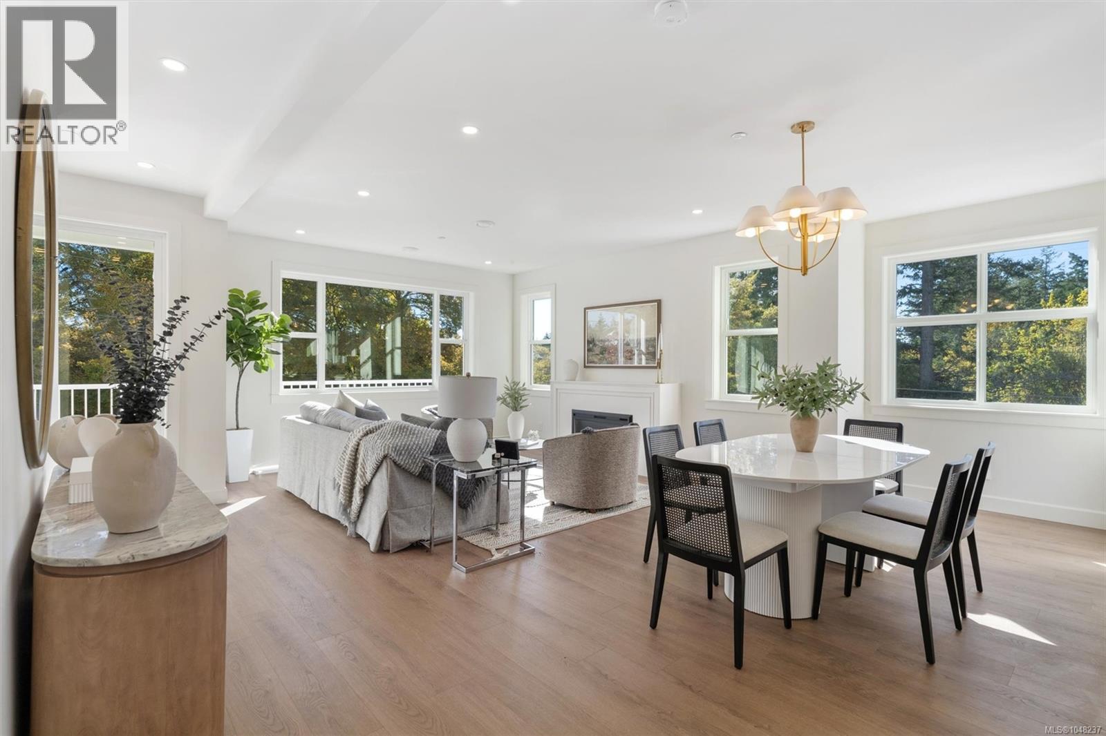 #1 768 Lindsay St - 3
