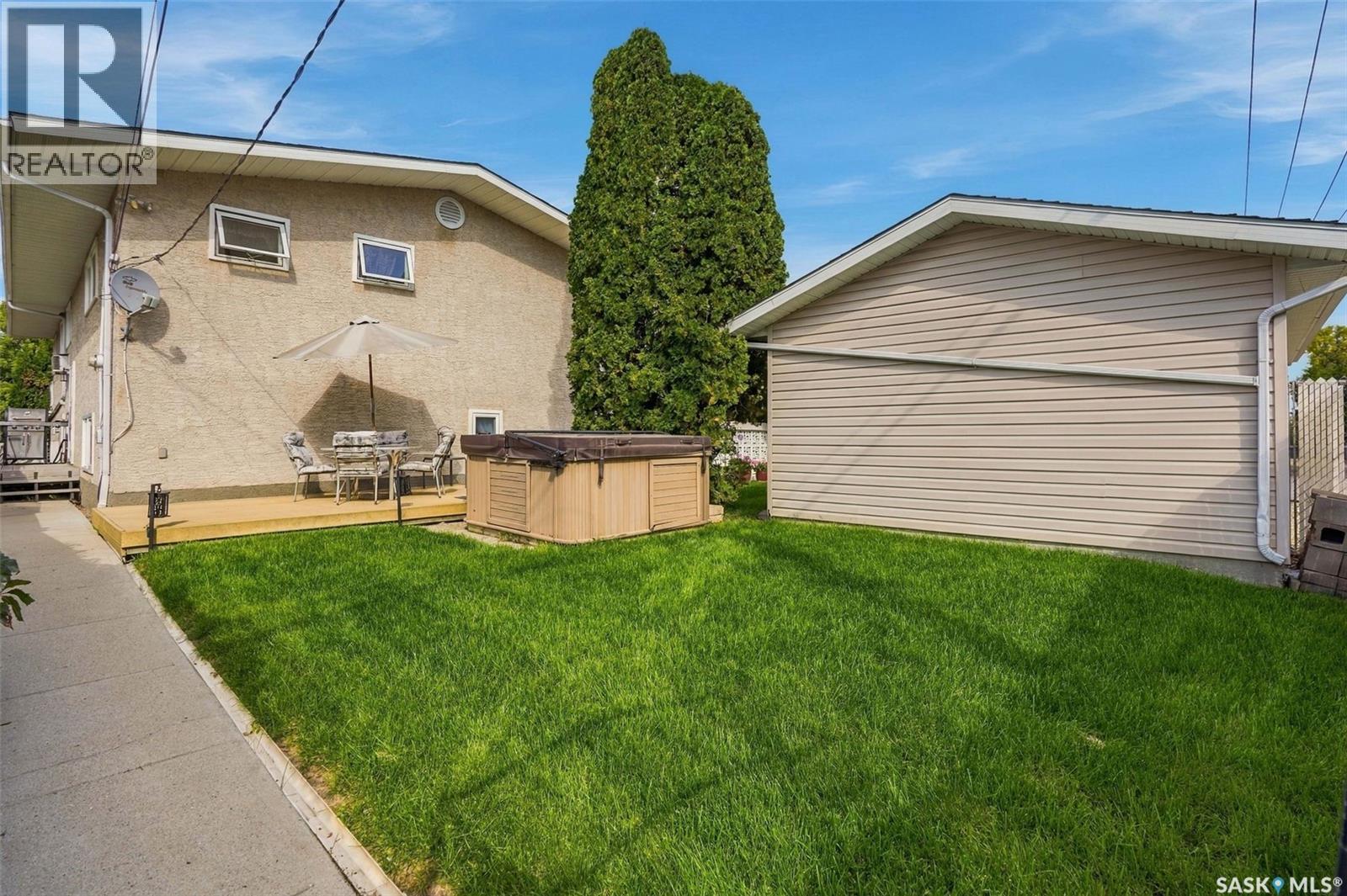 4002 Elphinstone STREET - 32