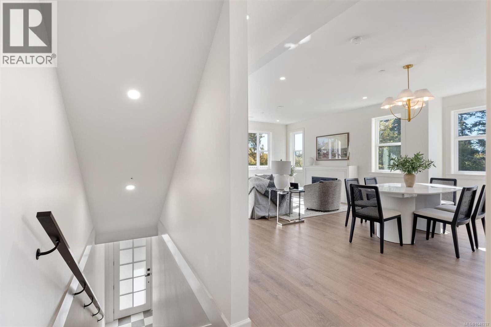 #1 768 Lindsay St - 18