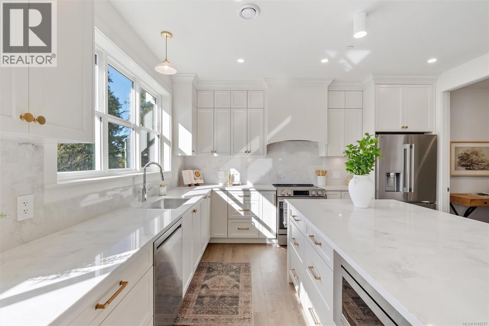 #1 768 Lindsay St - 16