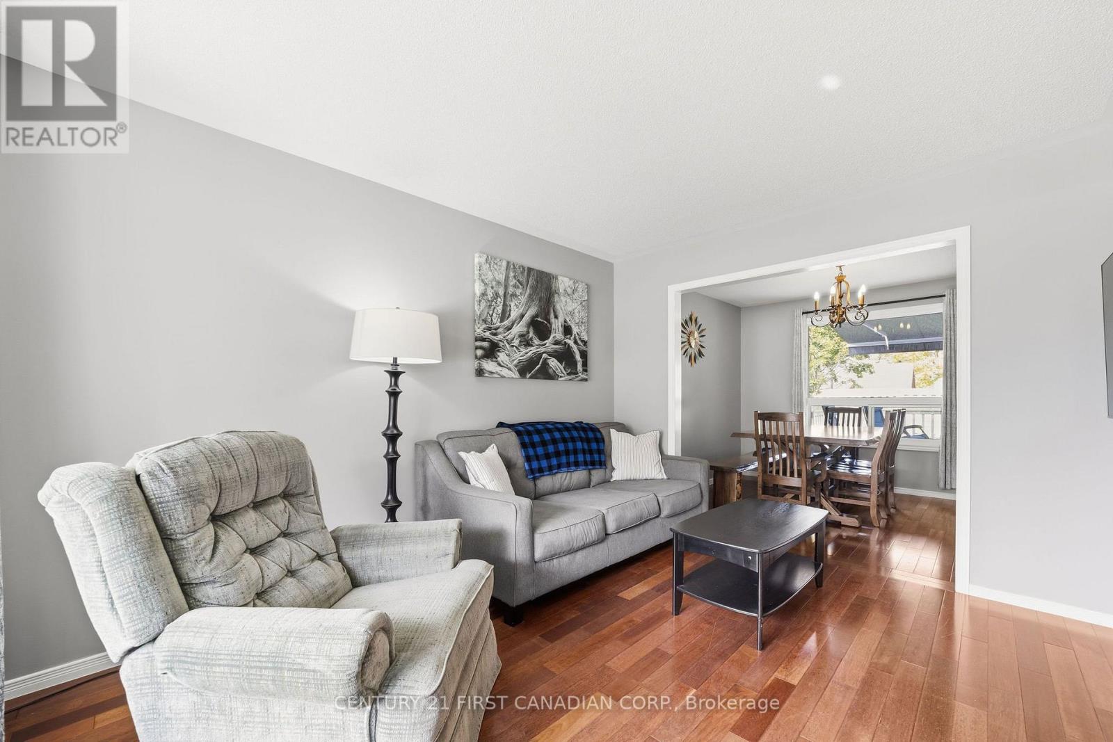 8 Robin Street — photo 11