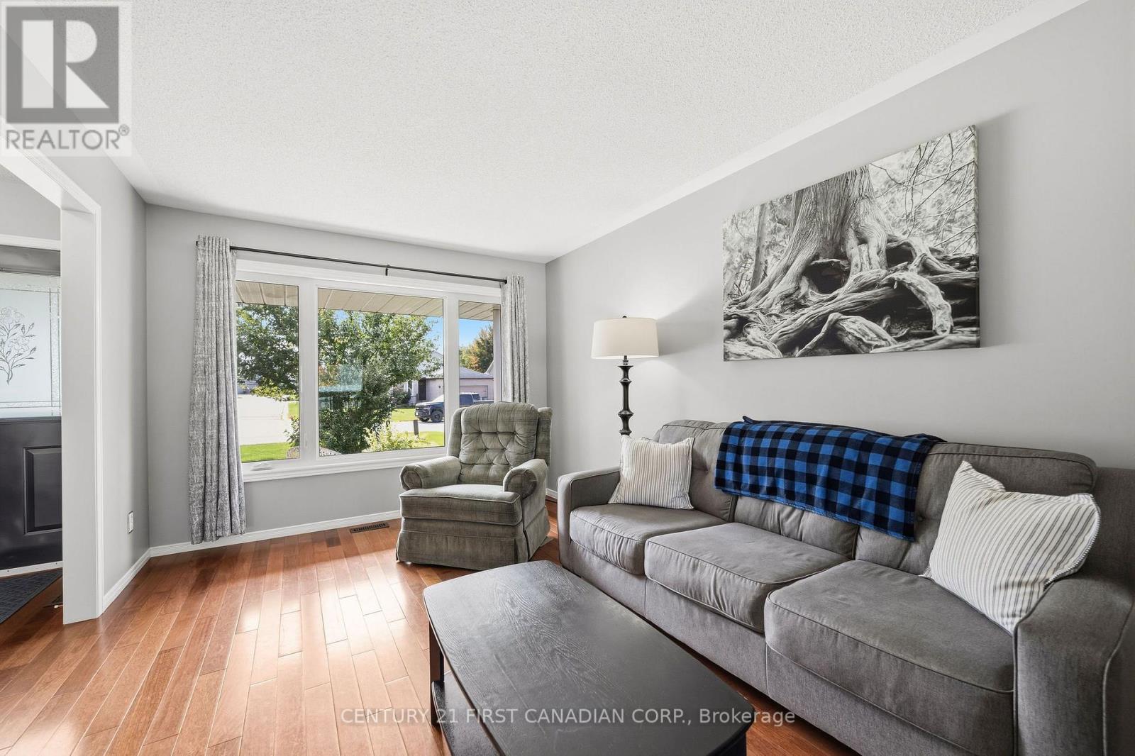 8 Robin Street — photo 12