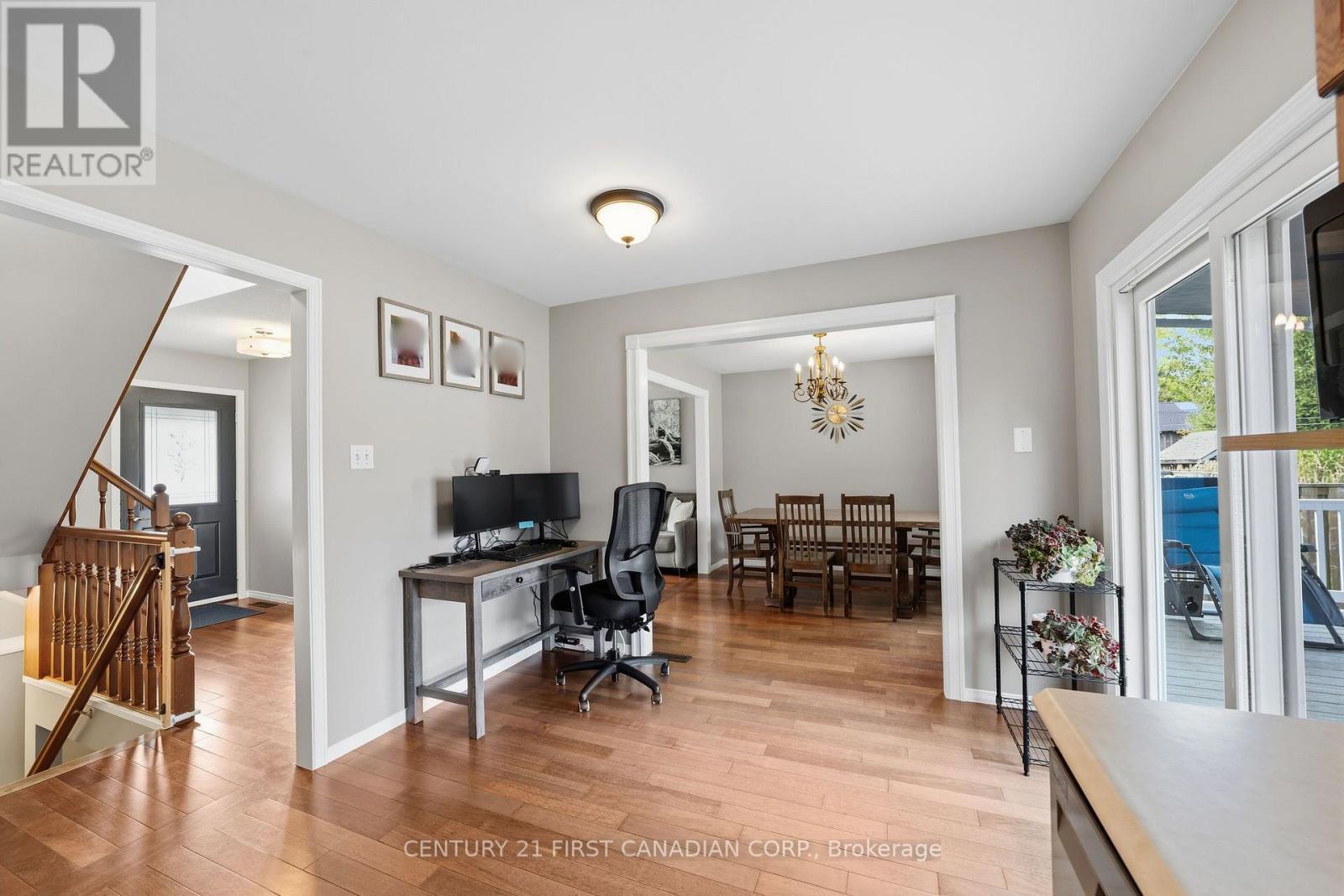 8 Robin Street — photo 16
