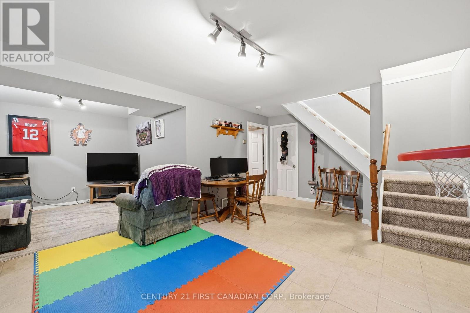 8 Robin Street — photo 28