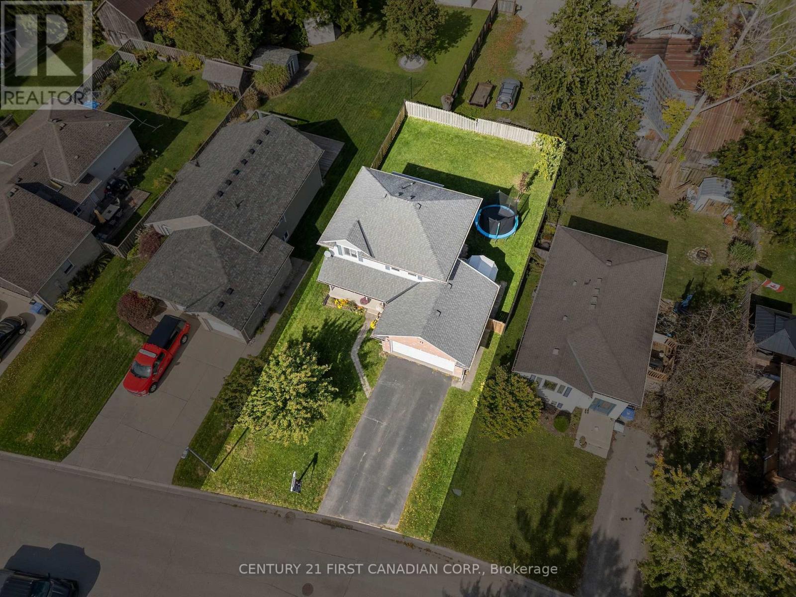 8 Robin Street — photo 33