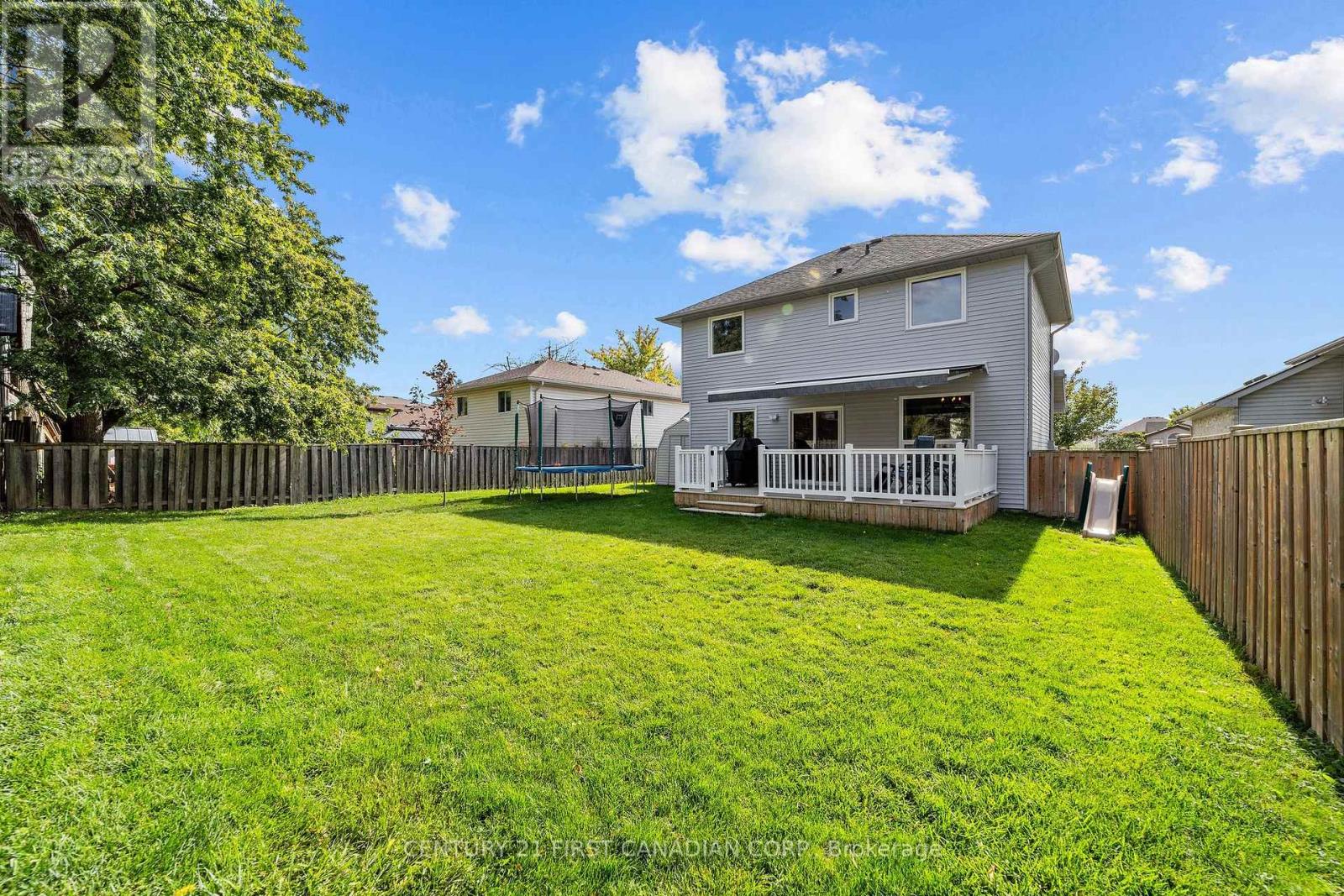 8 Robin Street — photo 35