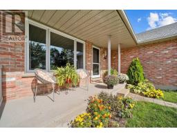 Recreational, Games room - 8 Robin Street, North Middlesex, ON N0M1A0 Photo 8