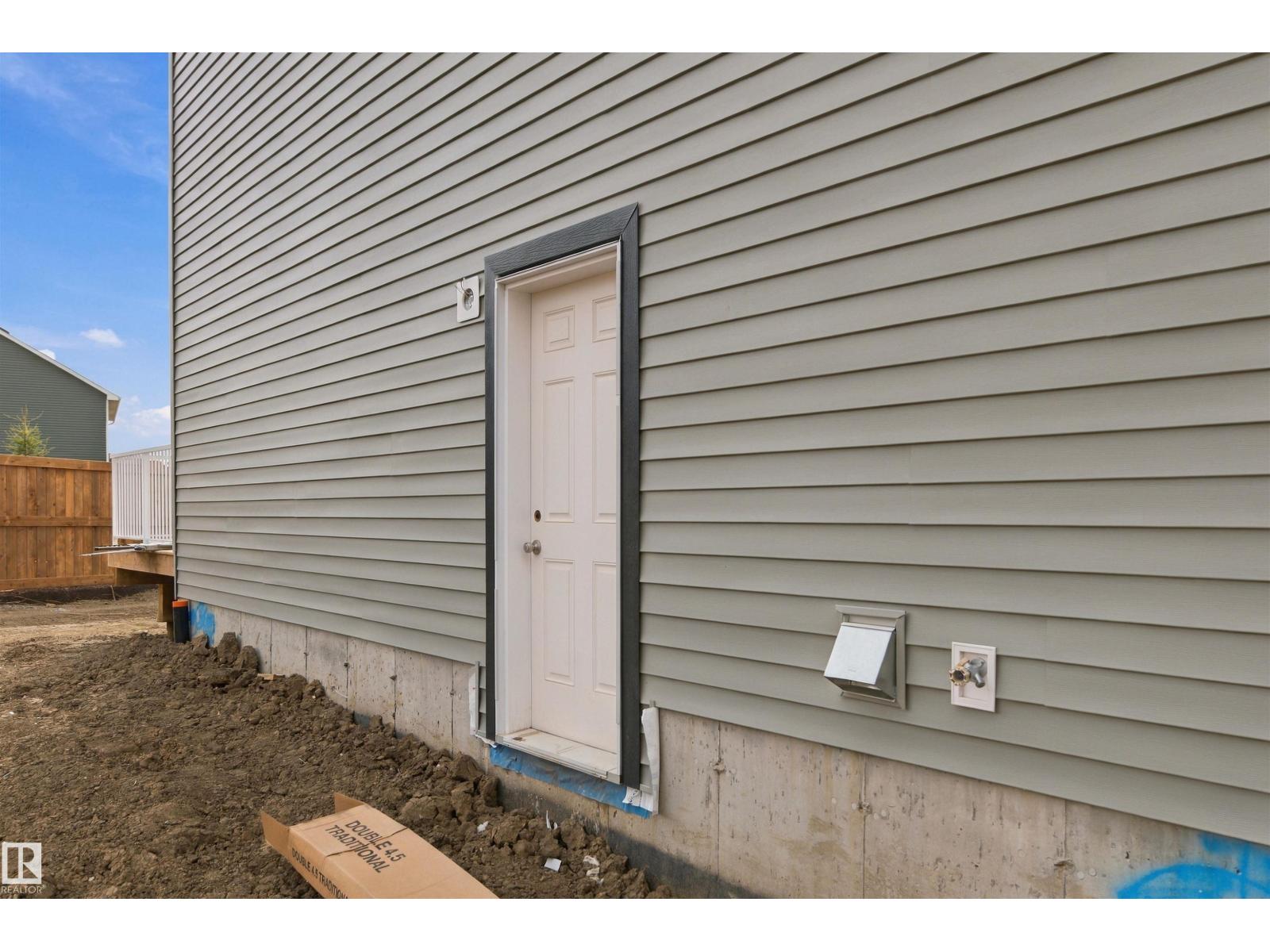1511 208 ST NW - 2