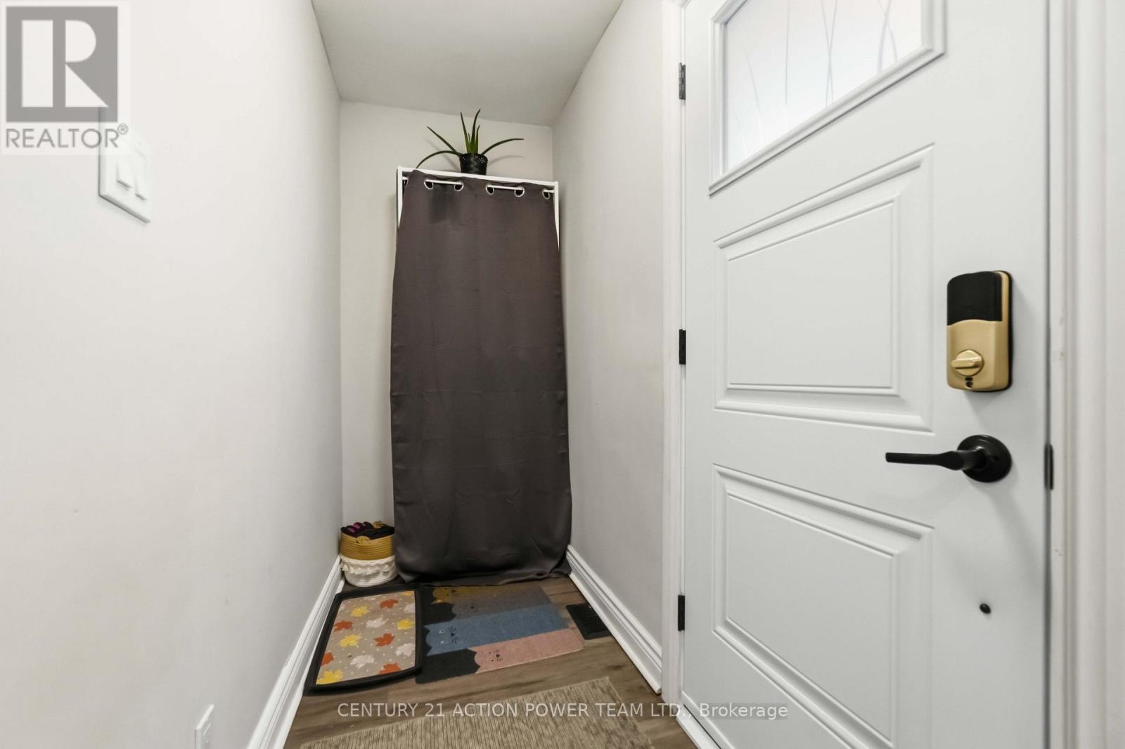 660 St Laurent Boulevard — photo 15