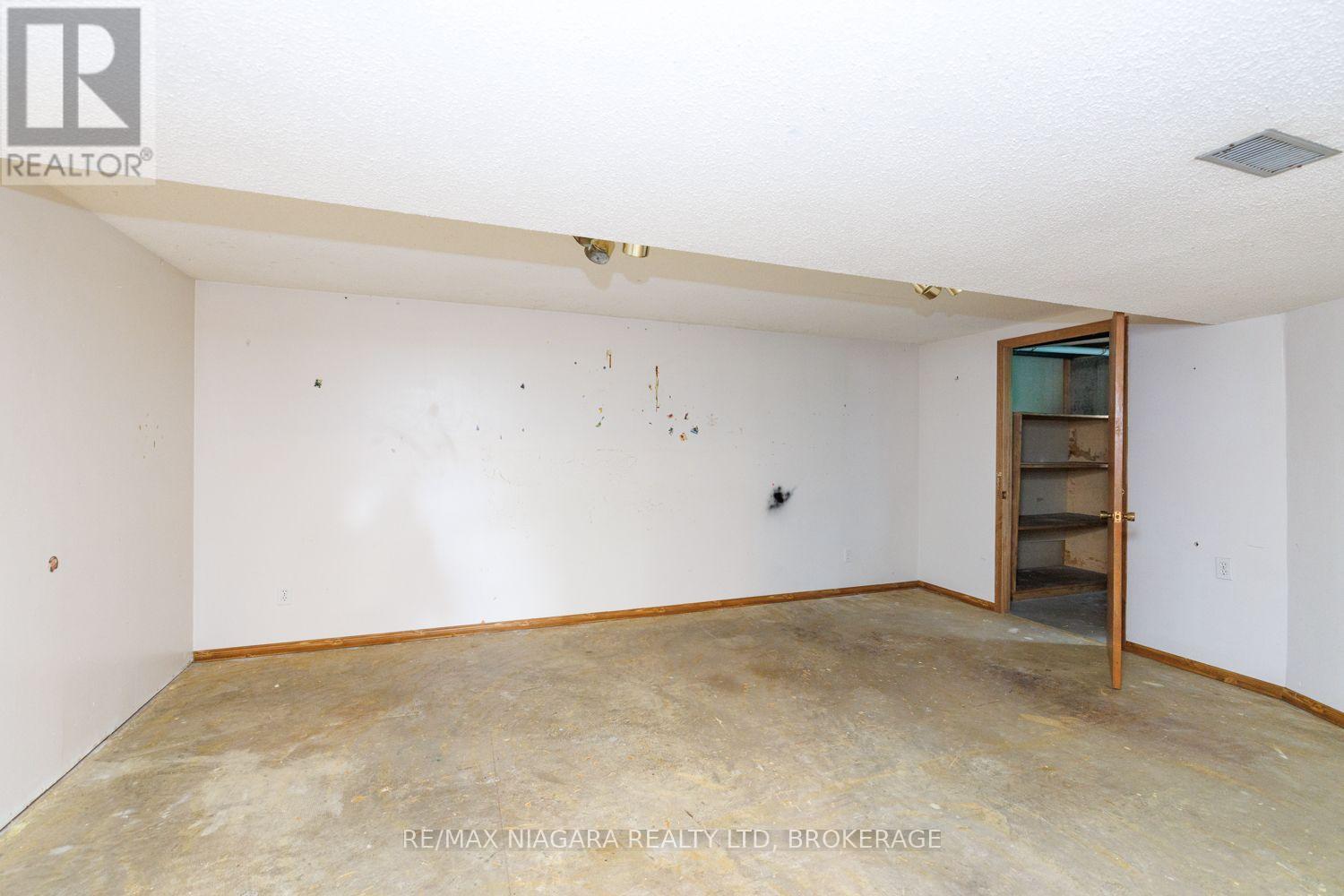 4344 PETTIT AVENUE - 22