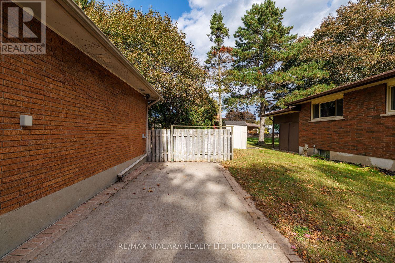 4344 PETTIT AVENUE - 31