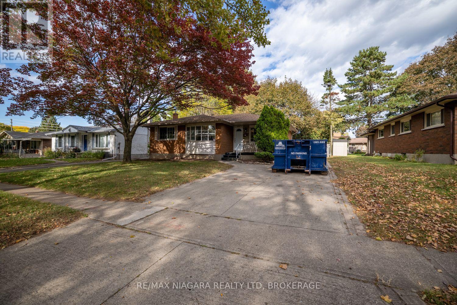 4344 PETTIT AVENUE - 32
