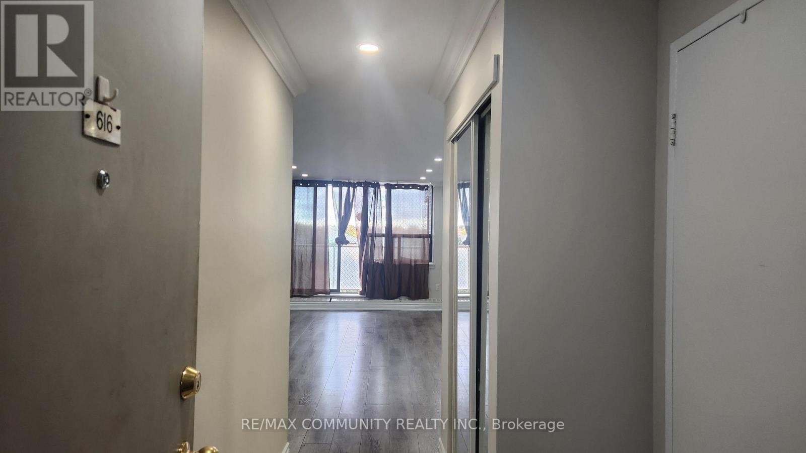 100 Wingarden Court — photo 4