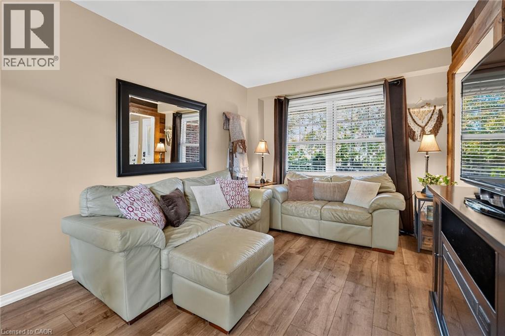 11 HEDGE LAWN Drive - 10