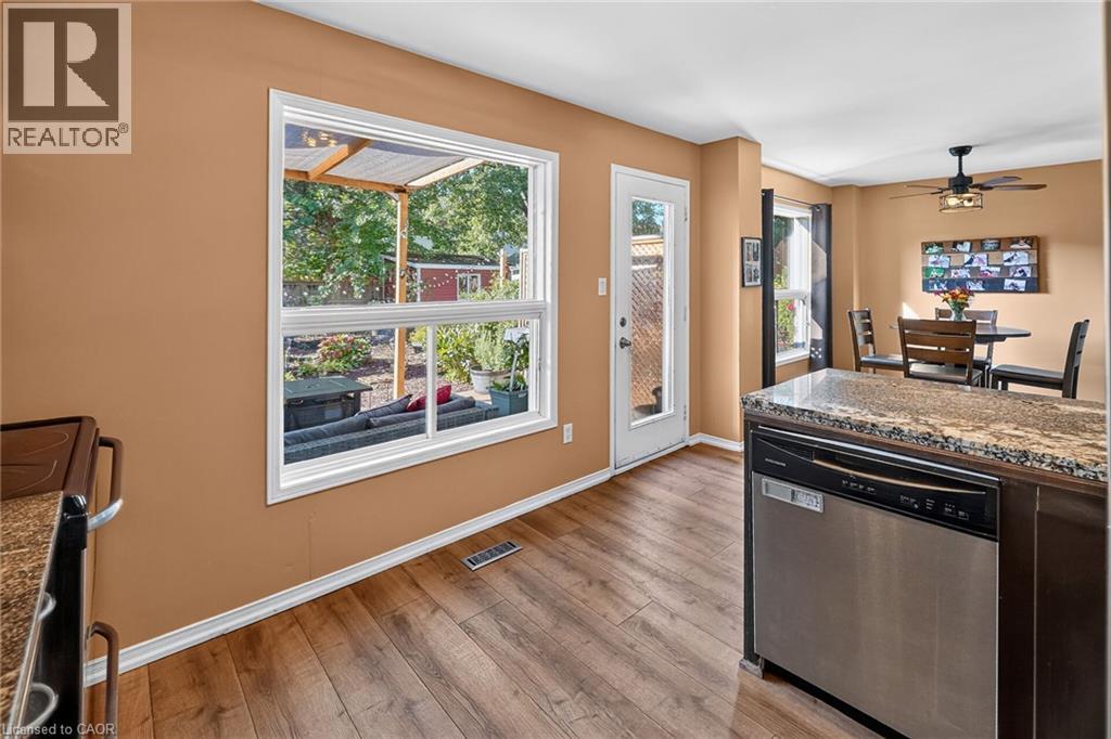 11 HEDGE LAWN Drive - 14