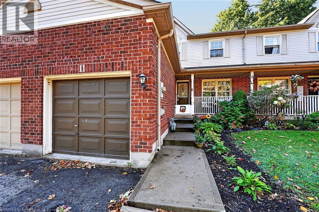 11 Hedge Lawn Drive — photo 2