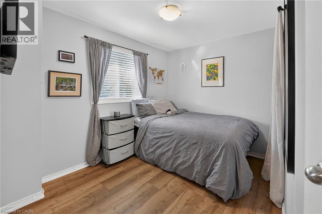11 HEDGE LAWN Drive - 20