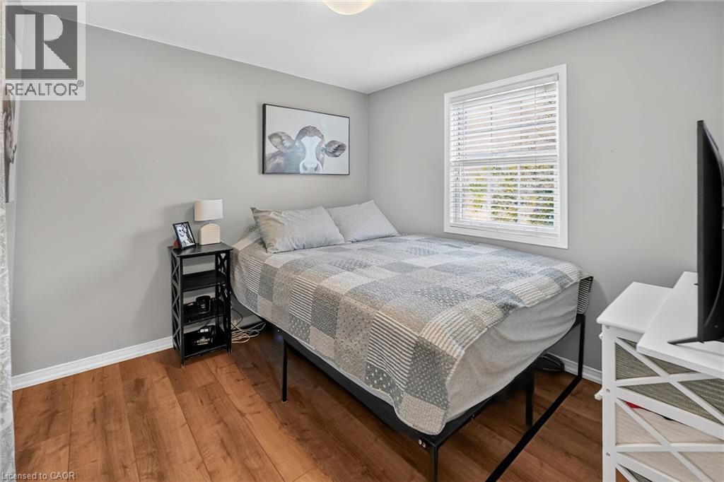 11 HEDGE LAWN Drive - 23