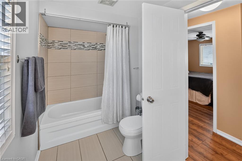 11 HEDGE LAWN Drive - 26