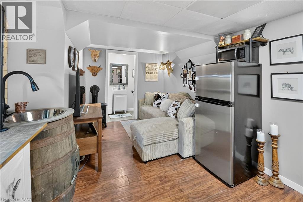 11 HEDGE LAWN Drive - 29
