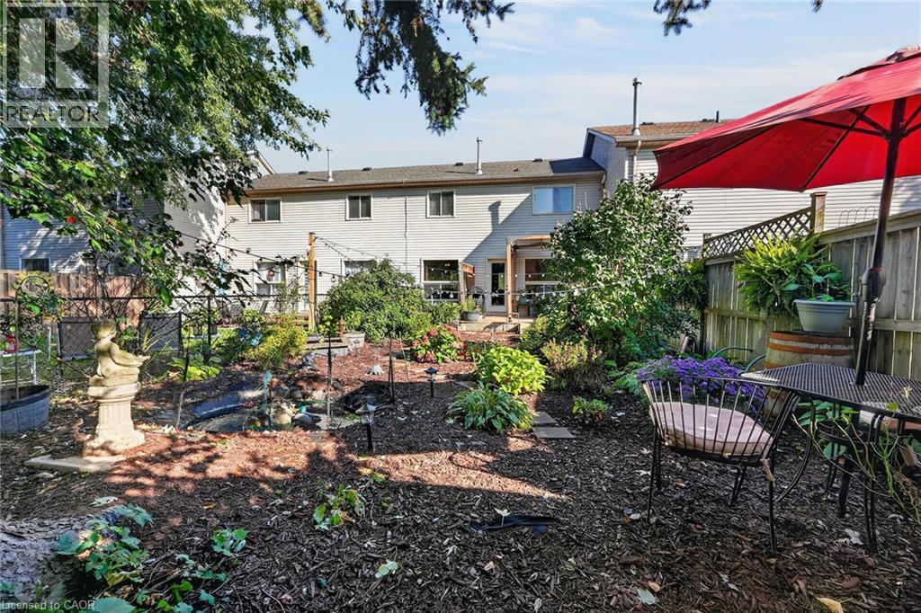 11 HEDGE LAWN Drive - 36